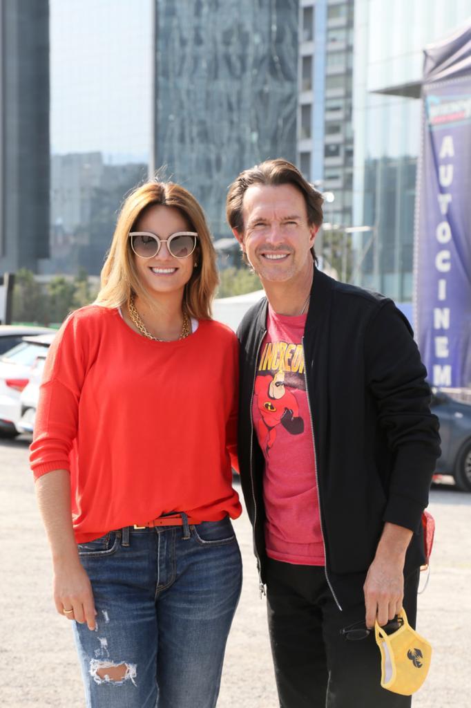 Foto de Fernando Landeros, presidente de Fundación Teletón, y su esposa, Paola Albarrán, directora de Ballet Teletón