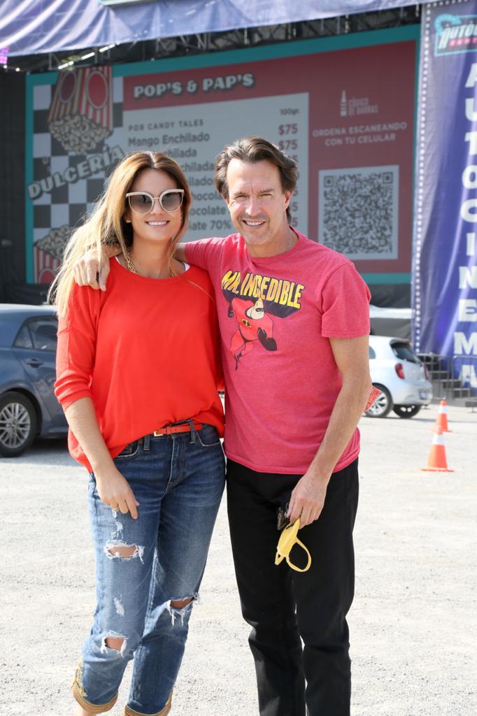 Foto de Fernando Landeros, presidente de Fundación Teletón, y su esposa, Paola Albarrán, directora de Ballet Teletón