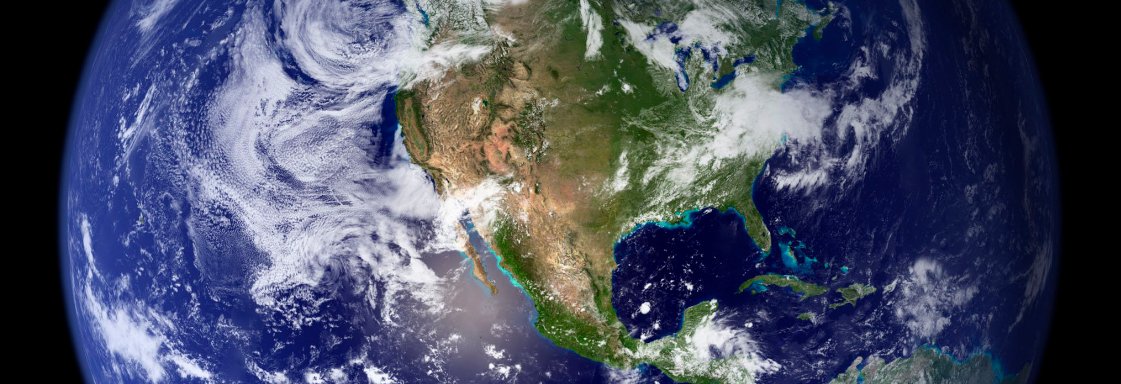 Imagen del planeta tierra sobre fondo negro, al centro está México