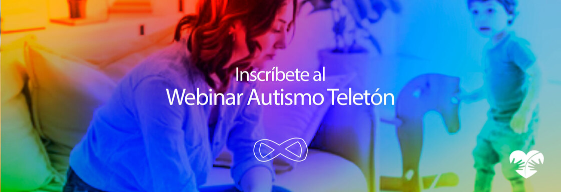Imagen con foto el filtro de arcoíris de una señora sentada en una sala con un niño al lado de pie